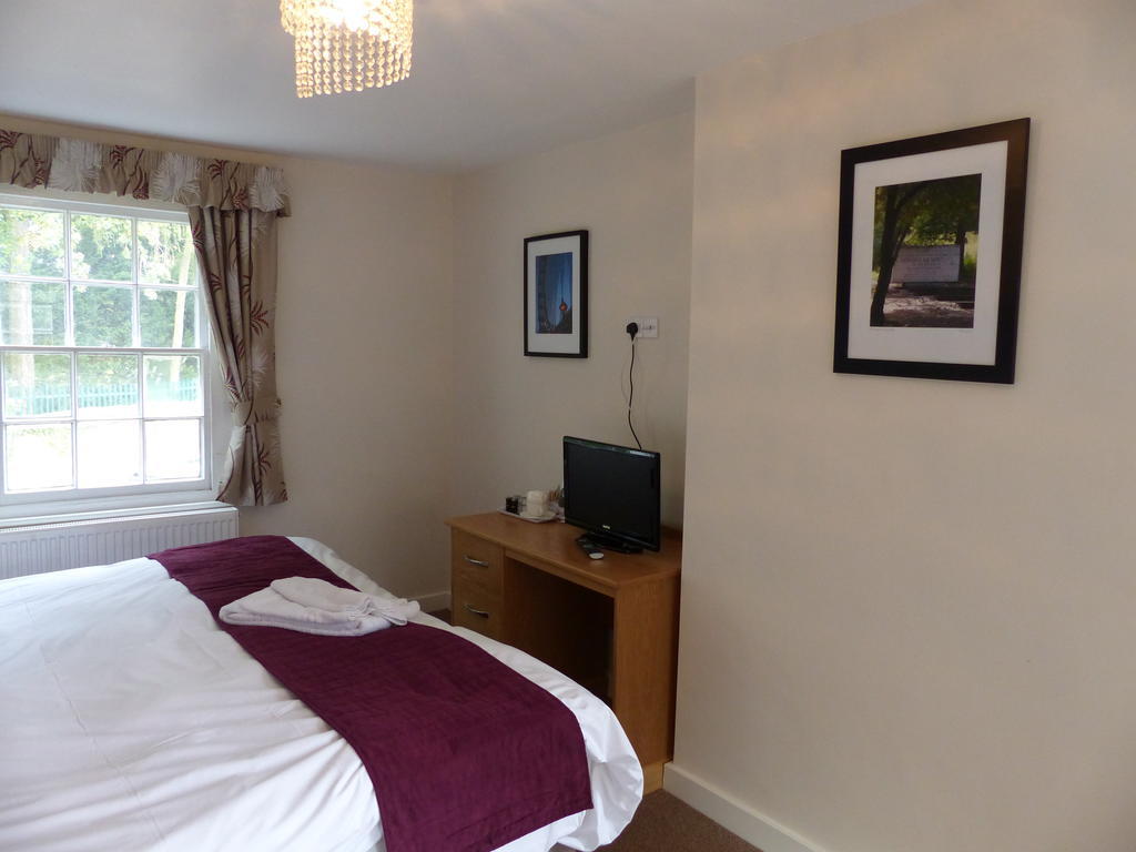 The Sun Inn Englefield Green Room photo